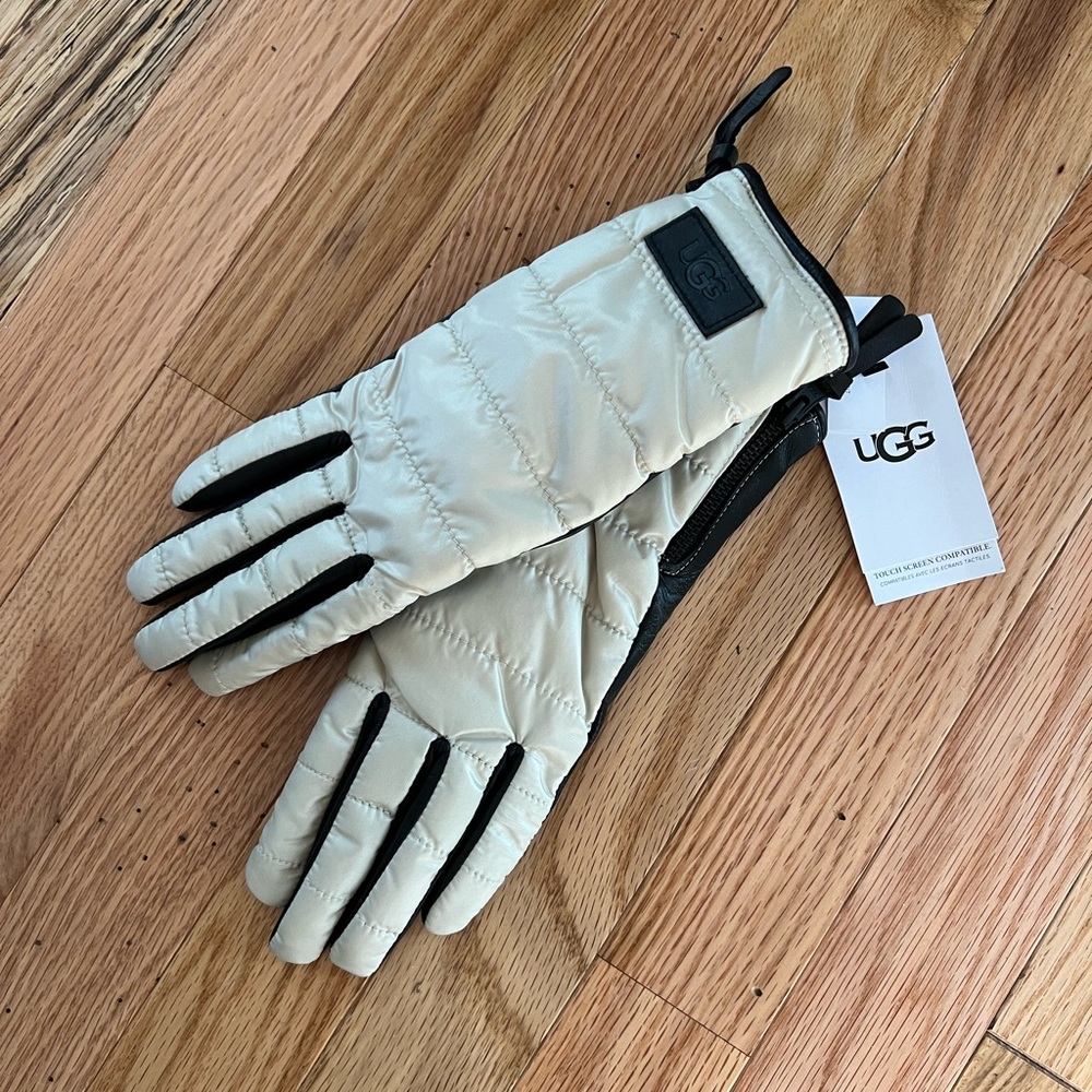 NWT UGG Gloves